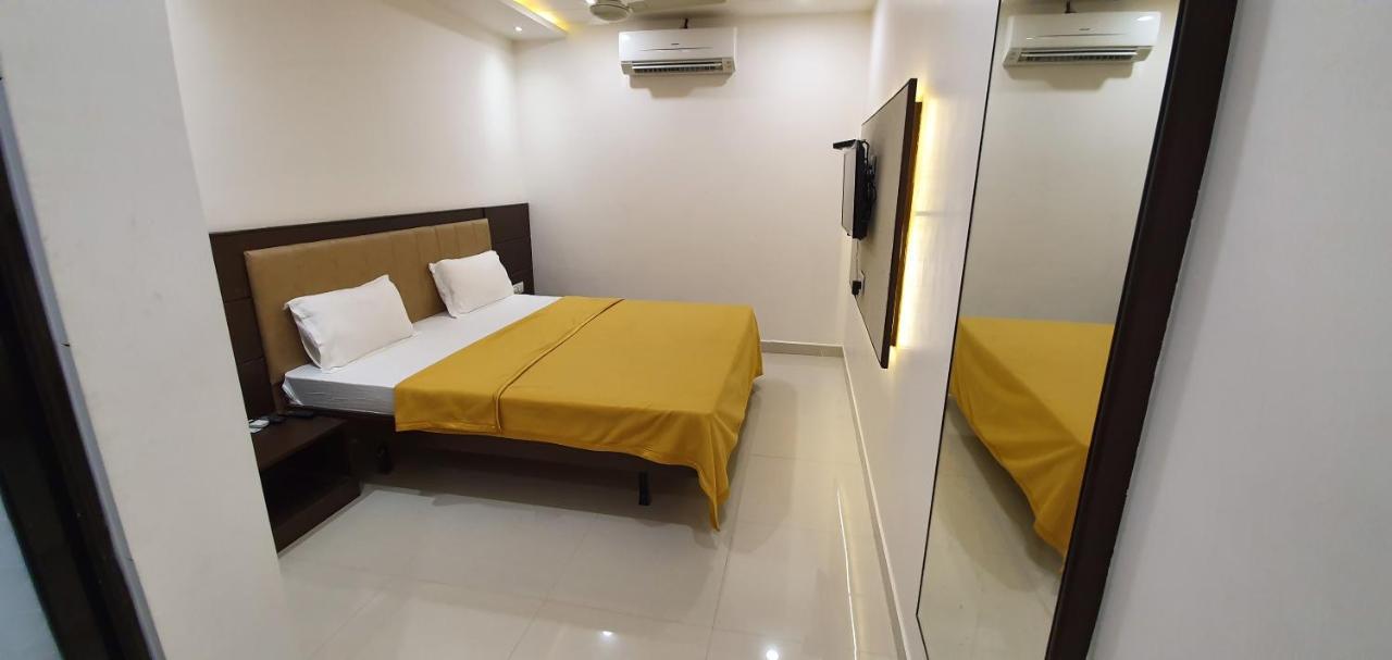 Hotel N K Bhuj Dış mekan fotoğraf