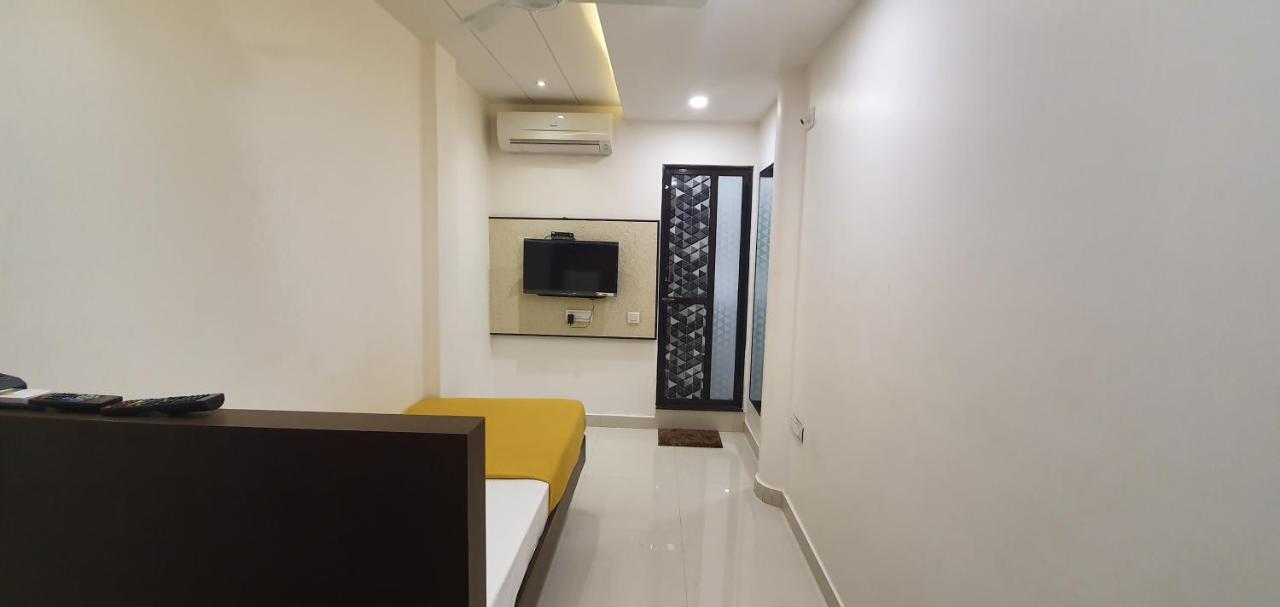 Hotel N K Bhuj Dış mekan fotoğraf
