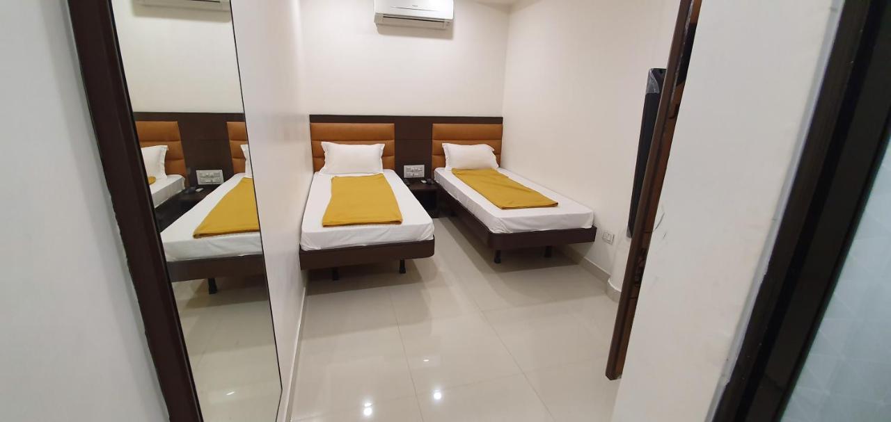 Hotel N K Bhuj Dış mekan fotoğraf