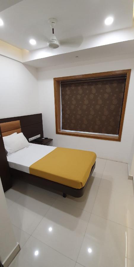 Hotel N K Bhuj Dış mekan fotoğraf