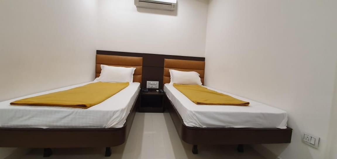 Hotel N K Bhuj Dış mekan fotoğraf