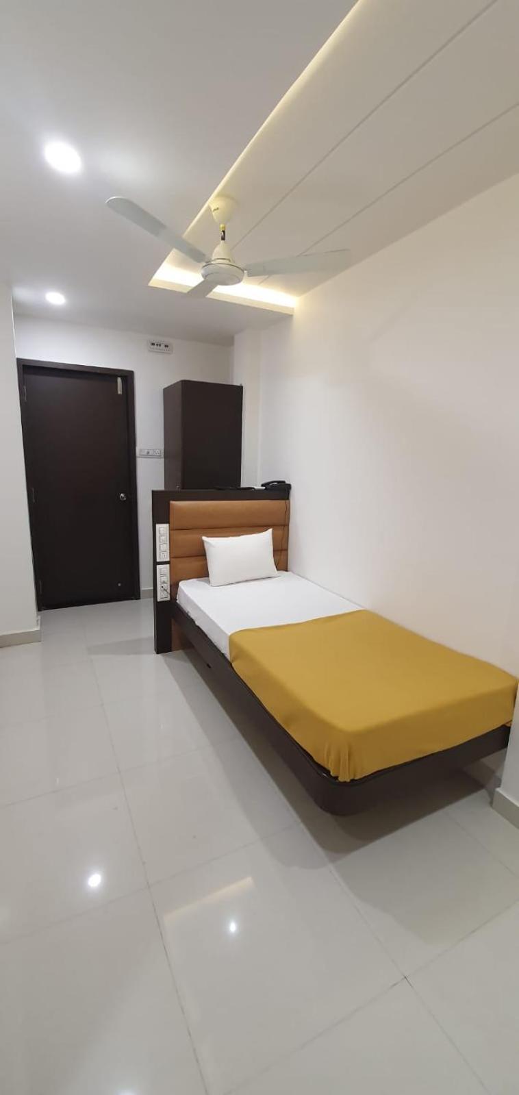 Hotel N K Bhuj Dış mekan fotoğraf