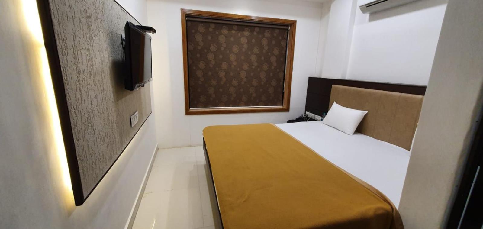 Hotel N K Bhuj Dış mekan fotoğraf