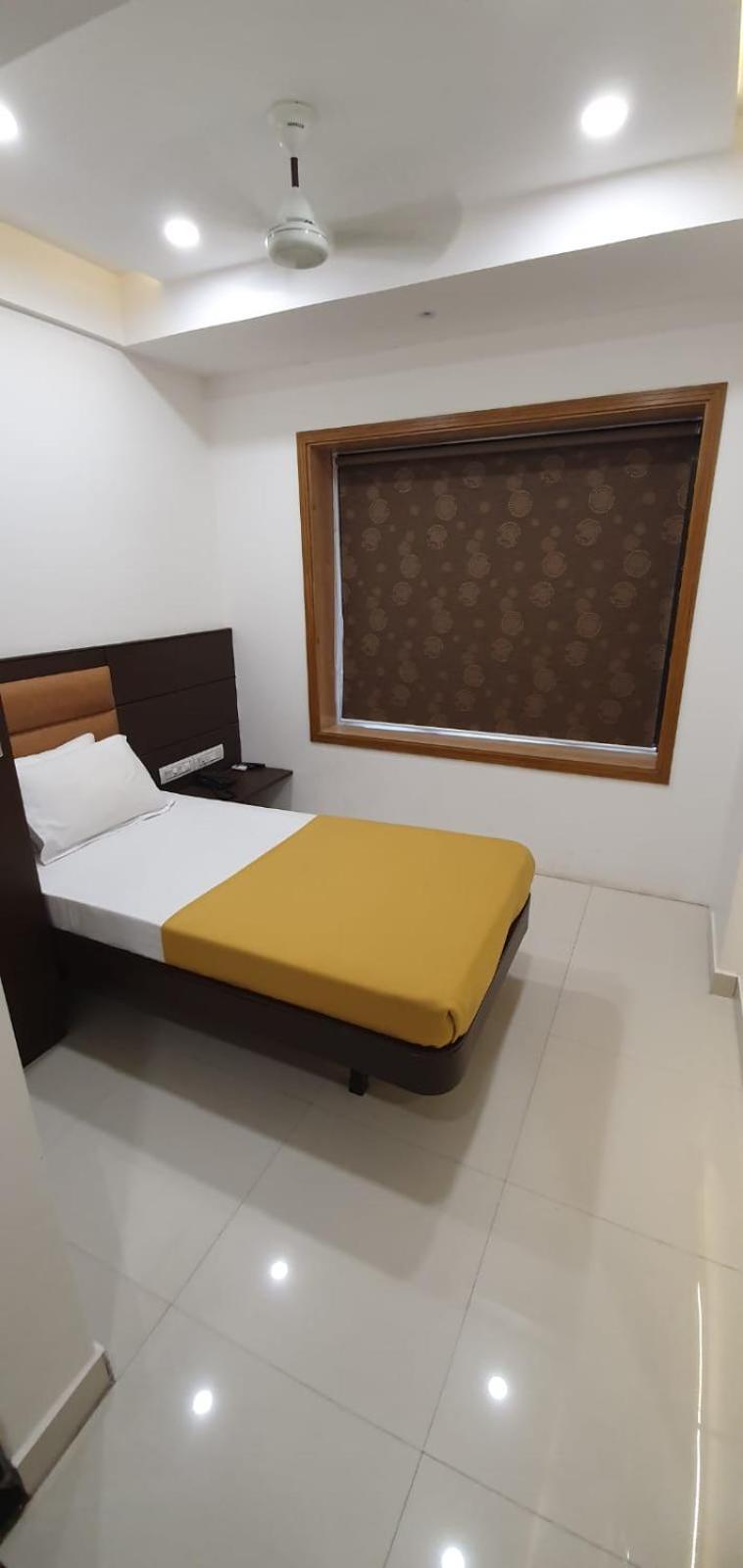 Hotel N K Bhuj Dış mekan fotoğraf